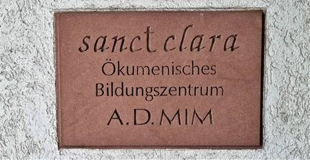 Bild vom Eingangsschild Bildungszentrum sanctclara
