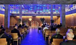 Quelle: ekma/deVos Innenaufnahme der Trauerhalle Hauptfriedhof Mannheim