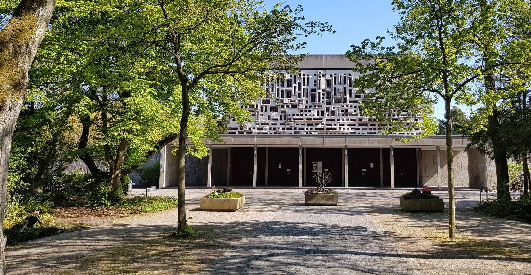 Bild von der Trauerhalle auf dem Hauptfriedhof Mannheim