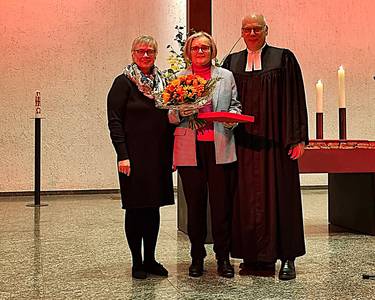 Marianne Lang (Mitte) erhält die Konkordien-Medaille 2025
