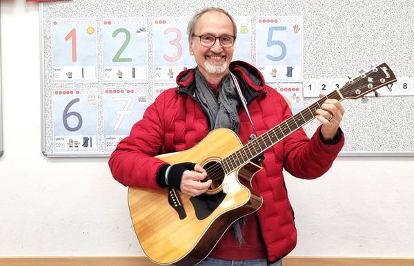 Bild von Eckhard Stadler mit Gitarre