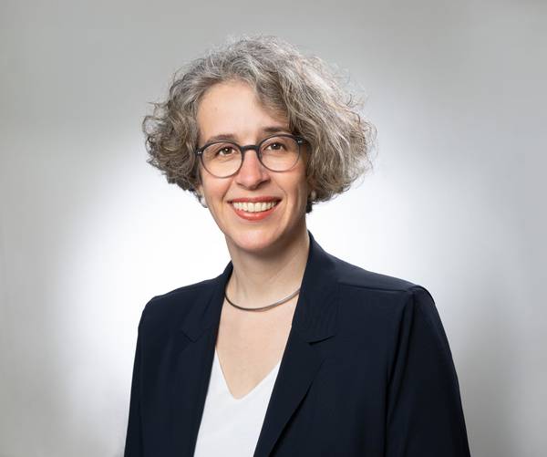 Quelle: privat, Herzlich willkommen Dekanin Dr. Verena Schlarb Dekanin Dr. Vere