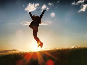 Quelle: pixabay, gf63b97c9e Bild einer Person die Luftsprung macht