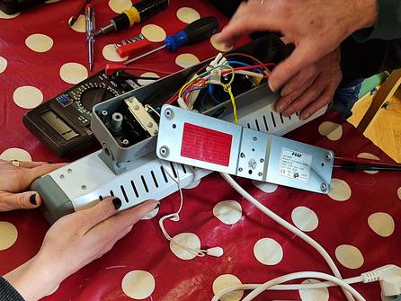 gemeinsam tüfteln beim Repair Cafe an der Christuskirche